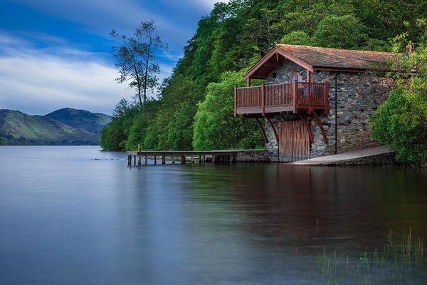 Klimatyczny domek nad jeziorem - jak zacząć budowę?